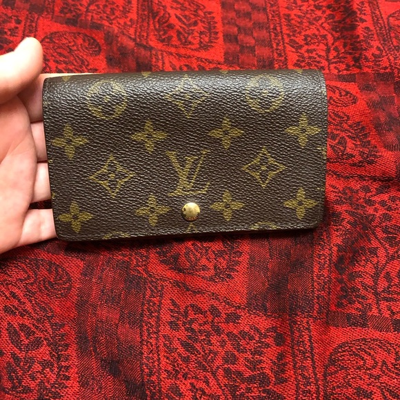 Louis Vuitton Handbags - Authentic Louis Vuitton wallet purse